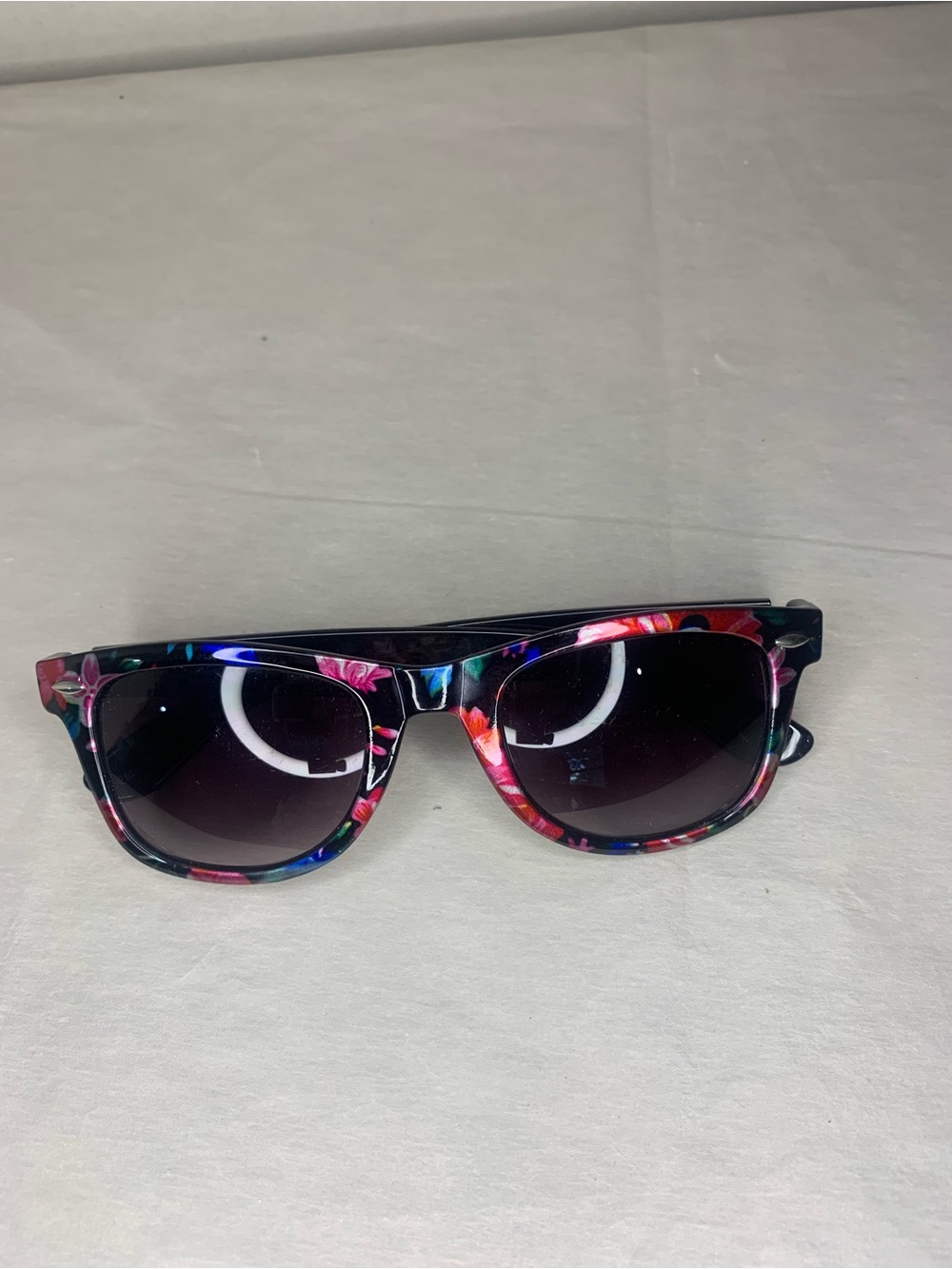 Women's Floral Pattern Black Frame Sunglasses